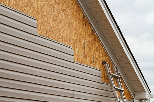 Professional Siding technician working in Grantsville, MD